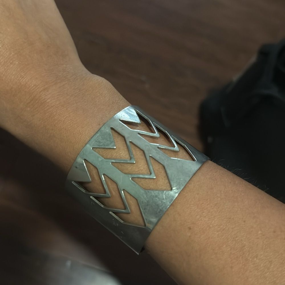 Silver Geometric Cuff Adjustable - Like New - Vintage Arrow Cuff